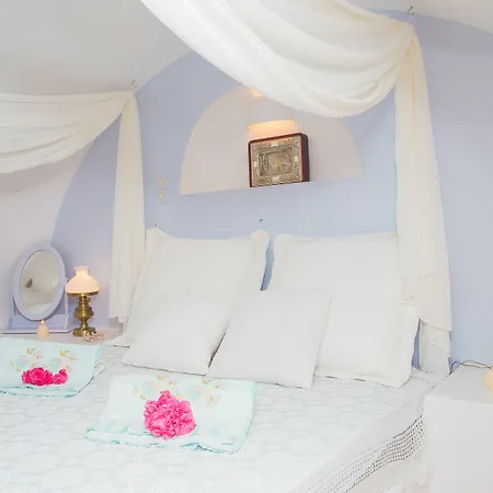 Lydia Luxury *