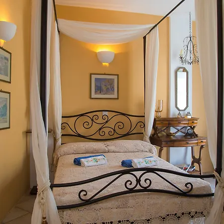 Lydia Luxury *